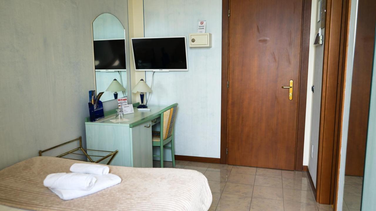 Albergo Bel Soggiorno ออกเจบบิโอ ภายนอก รูปภาพ