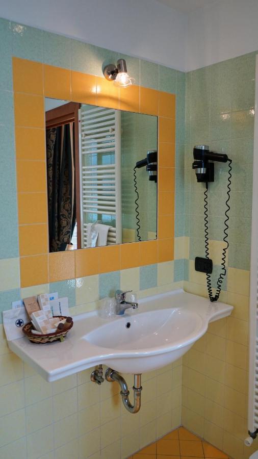 Albergo Bel Soggiorno ออกเจบบิโอ ภายนอก รูปภาพ