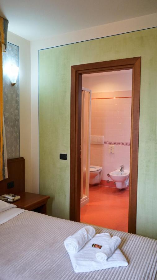 Albergo Bel Soggiorno ออกเจบบิโอ ภายนอก รูปภาพ